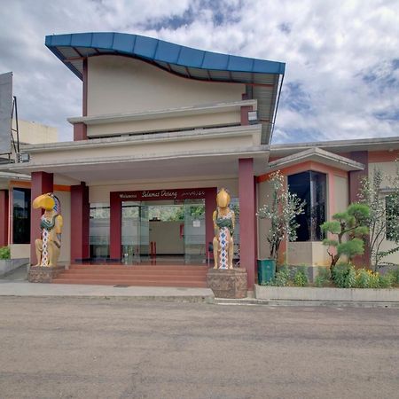 Oyo 89997 Hotel Bumi Kedaton Waterpark Bandar Lampung Exterior photo