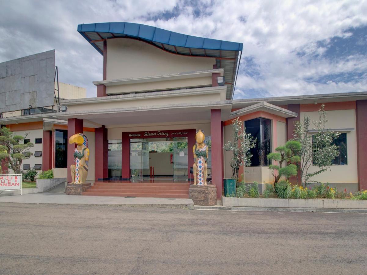 Oyo 89997 Hotel Bumi Kedaton Waterpark Bandar Lampung Exterior photo