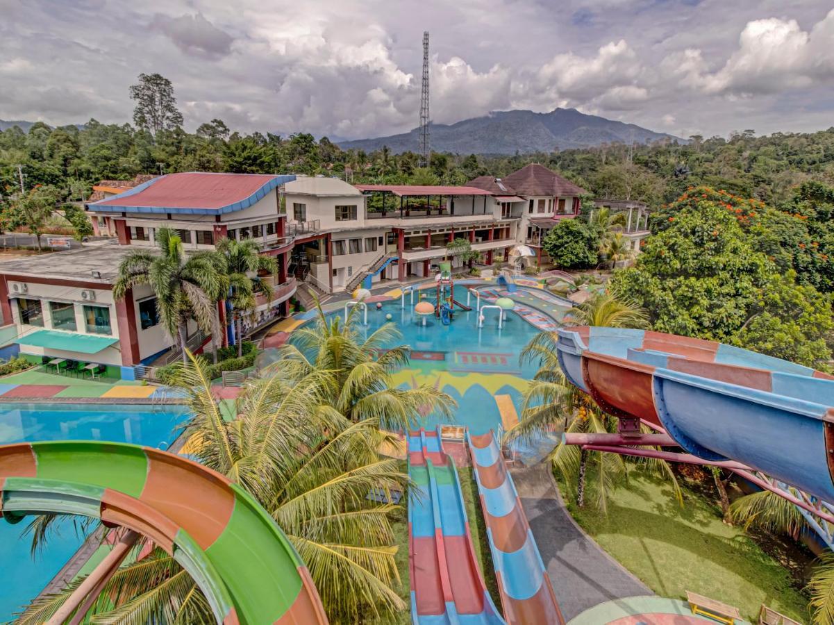 Oyo 89997 Hotel Bumi Kedaton Waterpark Bandar Lampung Exterior photo