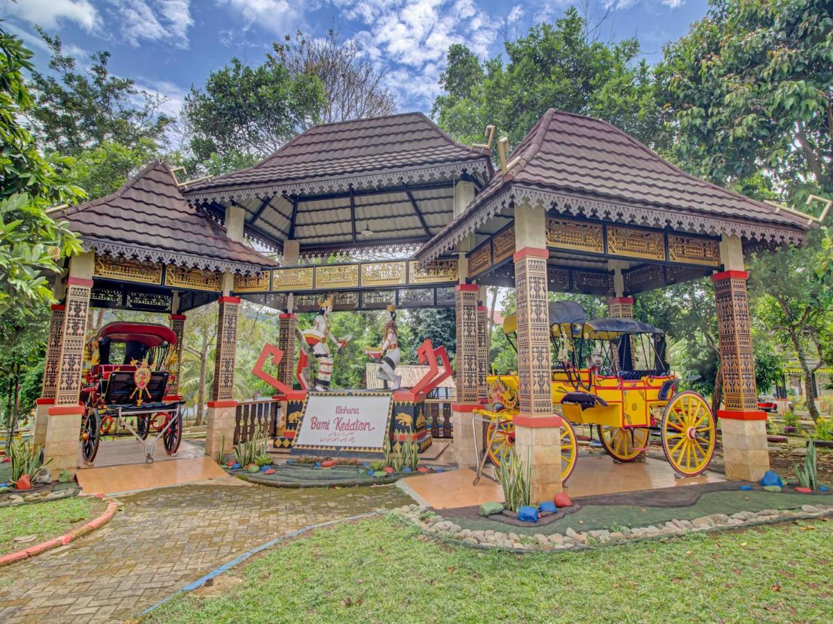 Oyo 89997 Hotel Bumi Kedaton Waterpark Bandar Lampung Exterior photo
