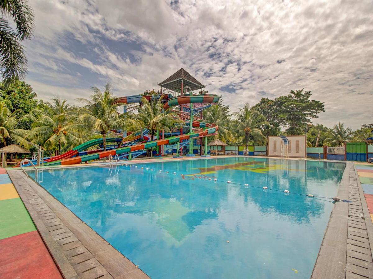 Oyo 89997 Hotel Bumi Kedaton Waterpark Bandar Lampung Exterior photo