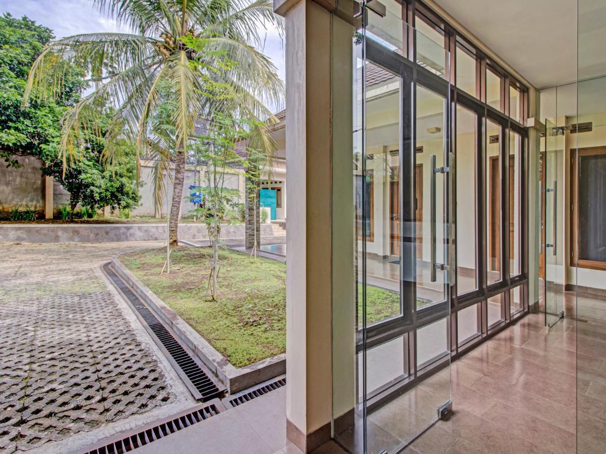 Oyo 89997 Hotel Bumi Kedaton Waterpark Bandar Lampung Exterior photo