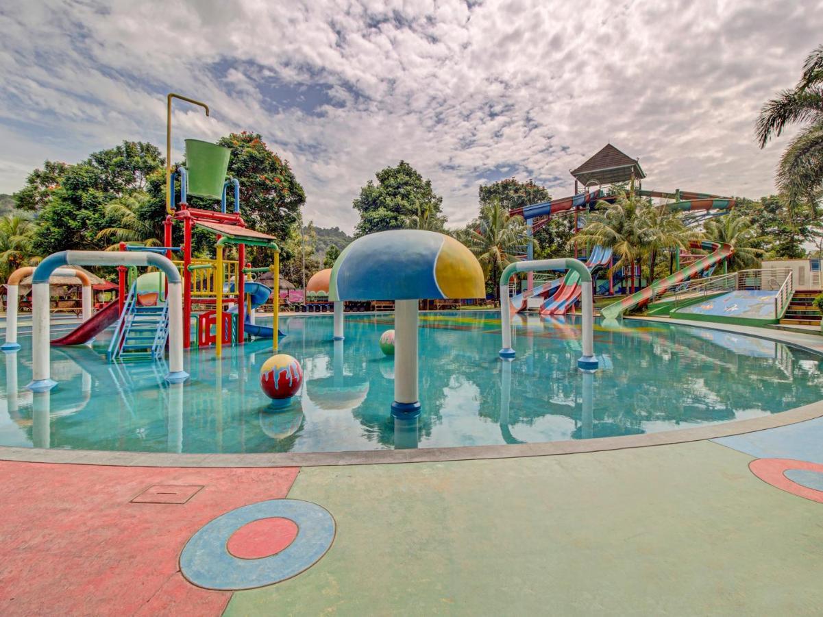 Oyo 89997 Hotel Bumi Kedaton Waterpark Bandar Lampung Exterior photo