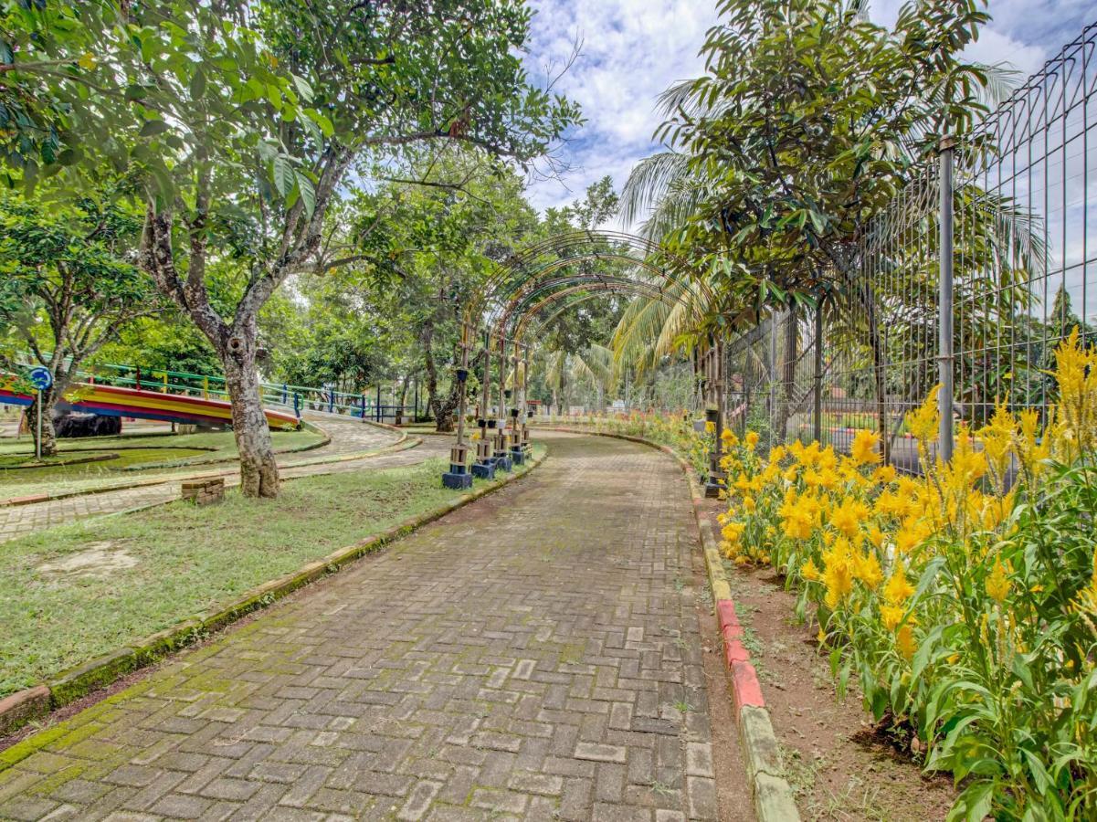 Oyo 89997 Hotel Bumi Kedaton Waterpark Bandar Lampung Exterior photo