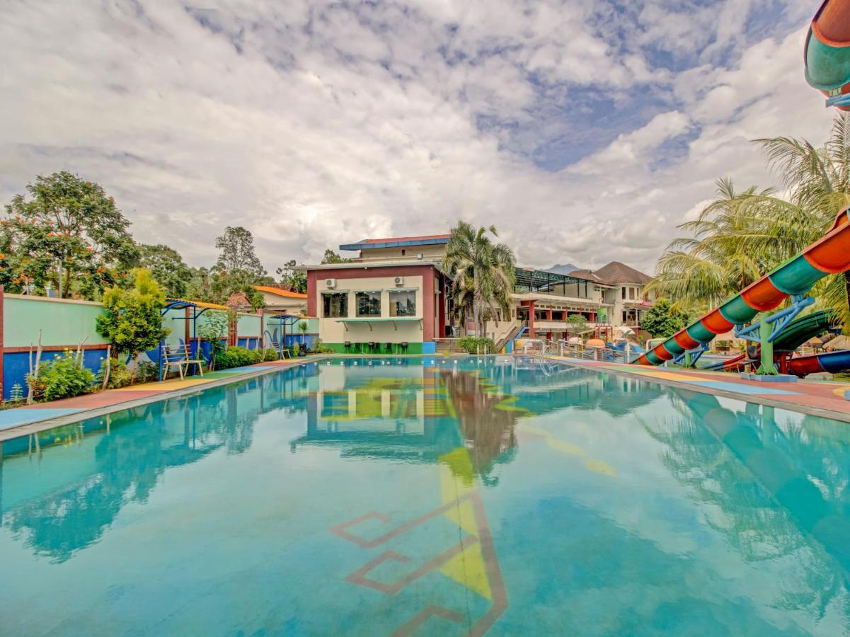 Oyo 89997 Hotel Bumi Kedaton Waterpark Bandar Lampung Exterior photo