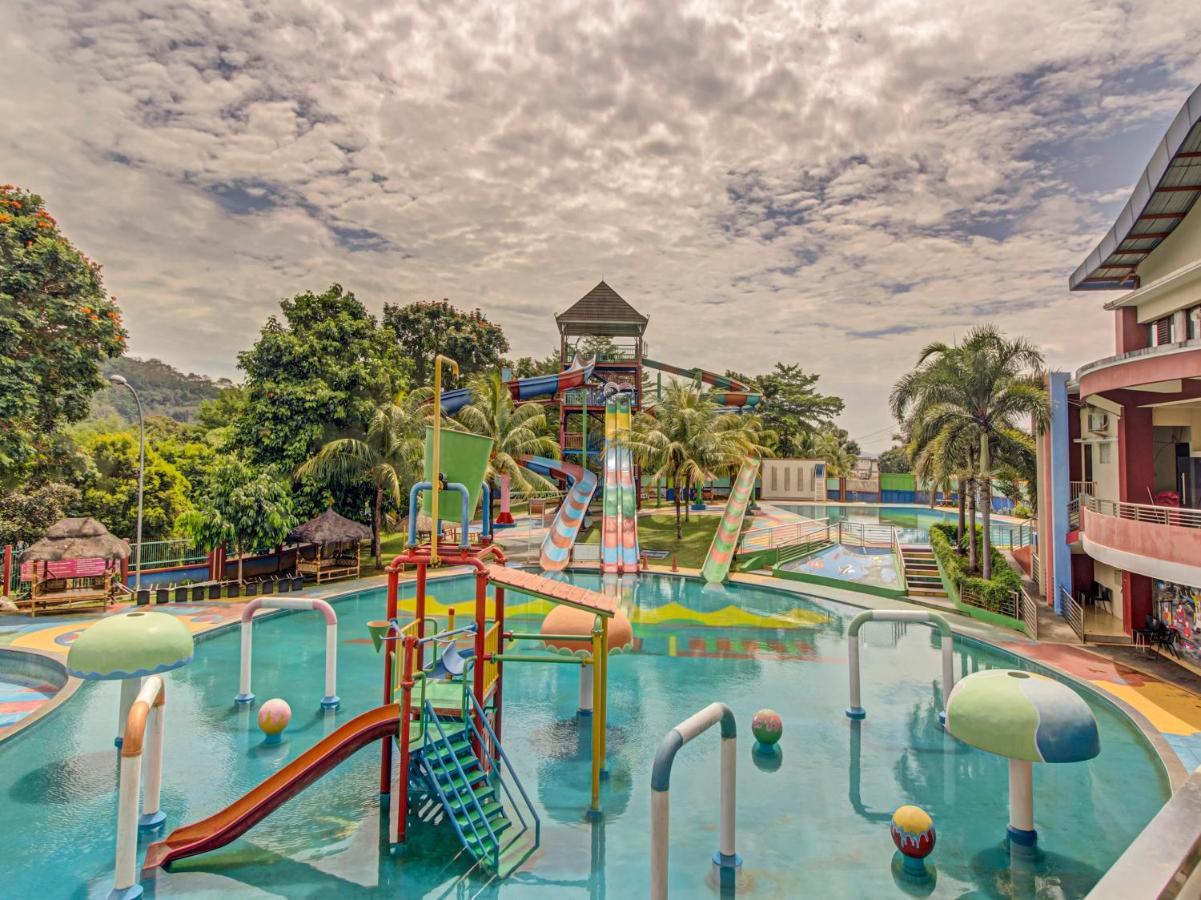Oyo 89997 Hotel Bumi Kedaton Waterpark Bandar Lampung Exterior photo